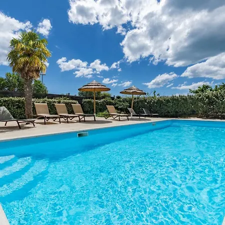 塔拉卡普公寓式酒店 4*